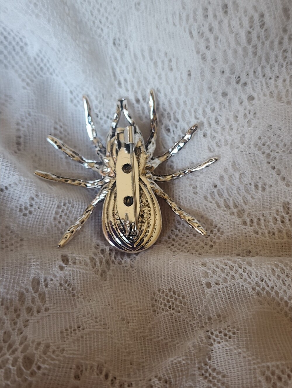 🕷️ Ruby Red Crystal Spider Brooch - Picture 5 of 5